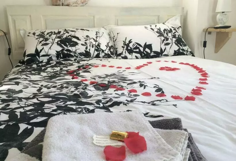 ベッドアンドブレックファースト La Stregatta