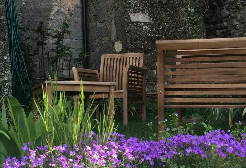 ベッドアンドブレックファースト La Stregatta