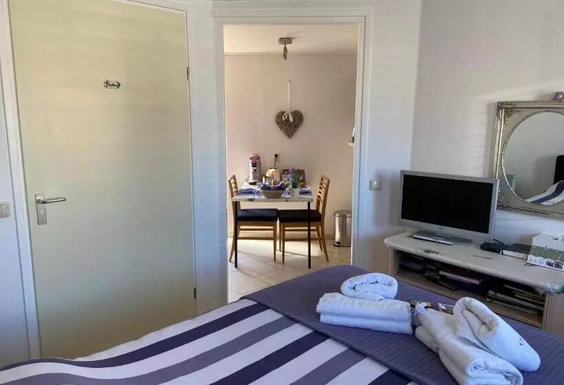 Majatalo Guest House Open Doors