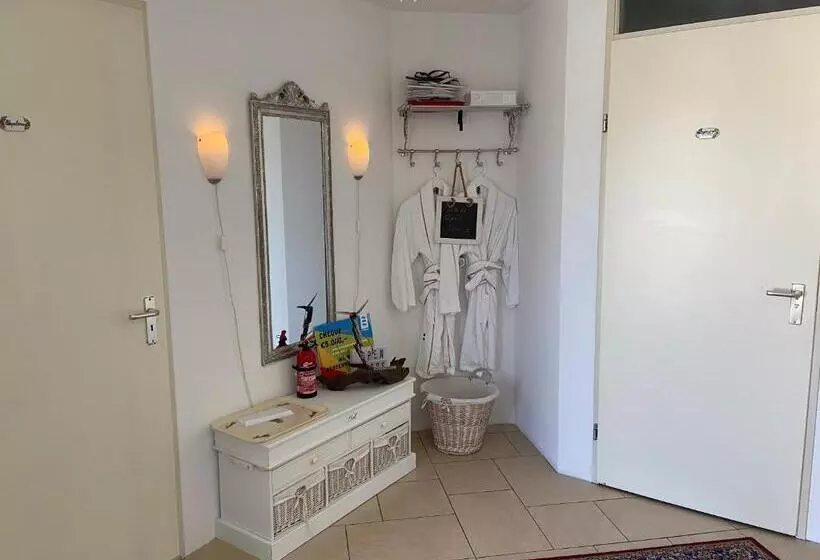 Majatalo Guest House Open Doors