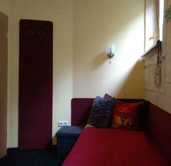 Retkeilymaja Ferienwohnung Direkt In Ilmenau