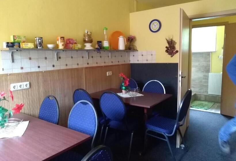 호스텔 Ferienwohnung Direkt In Ilmenau