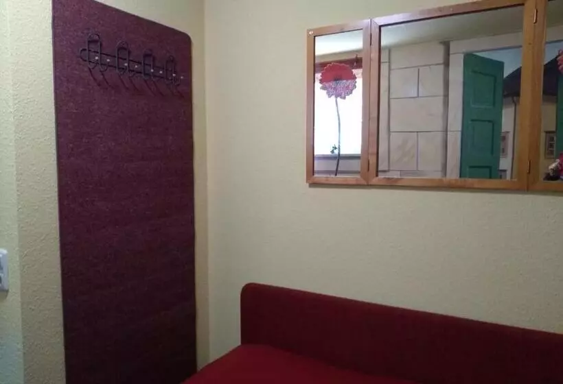 Retkeilymaja Ferienwohnung Direkt In Ilmenau