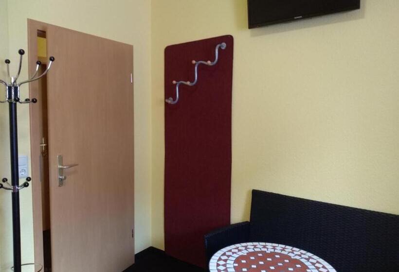 호스텔 Ferienwohnung Direkt In Ilmenau