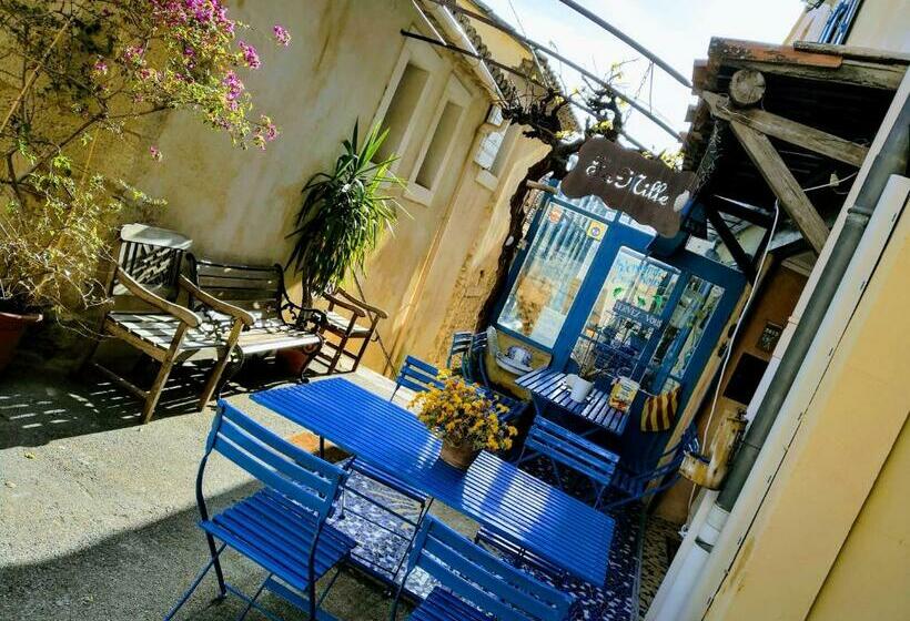 مبيت وإفطار Gite Fa Mille Maison Bleu