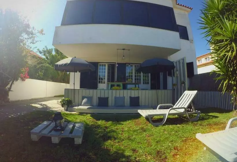 تختخواب و صبحانه Lisbon Waves Surf Lodge