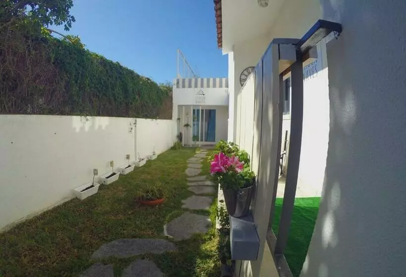 تختخواب و صبحانه Lisbon Waves Surf Lodge