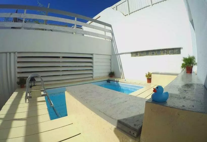 تختخواب و صبحانه Lisbon Waves Surf Lodge