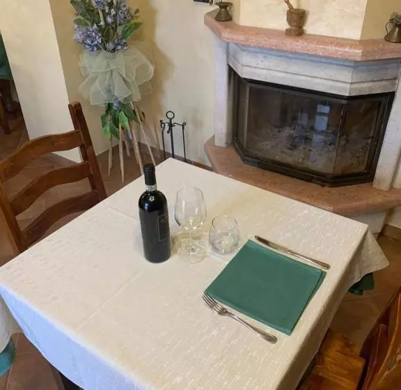 هتل Agriturismo Torre Ercolana