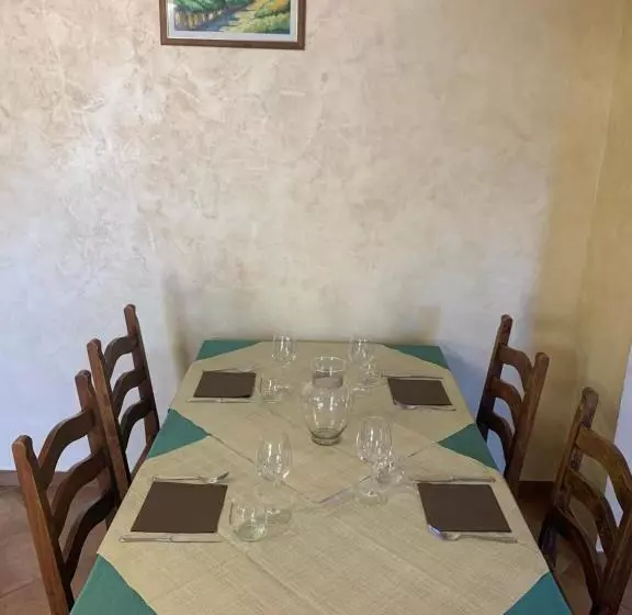 هتل Agriturismo Torre Ercolana
