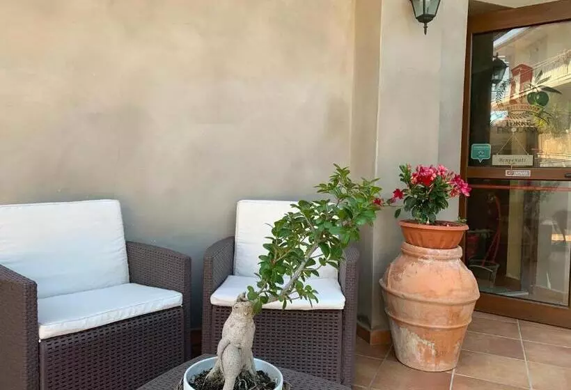 هتل Agriturismo Torre Ercolana