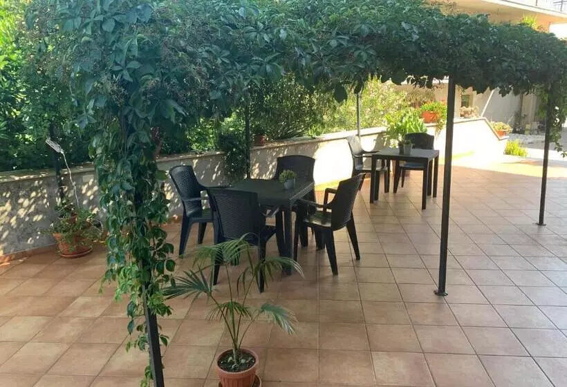 هتل Agriturismo Torre Ercolana
