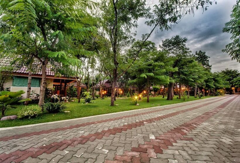 Baan Nam Pen Resort