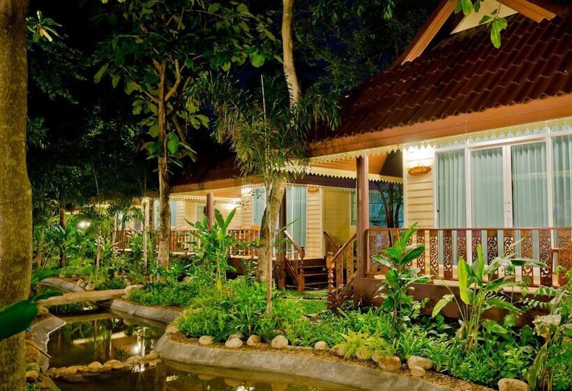Baan Nam Pen Resort