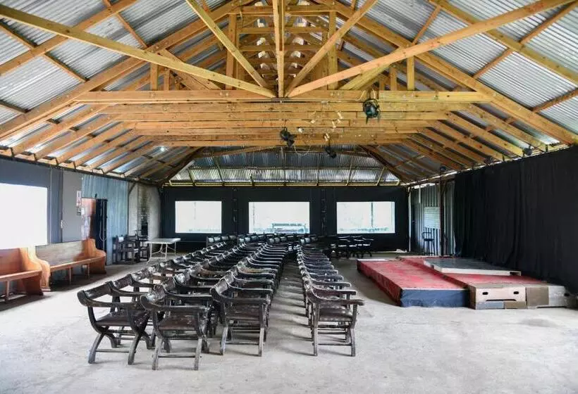 ホテル The Knoll Historic Guest Farm