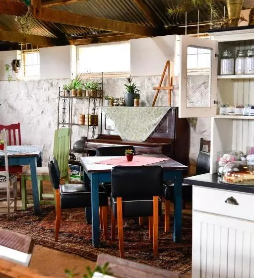 ホテル The Knoll Historic Guest Farm