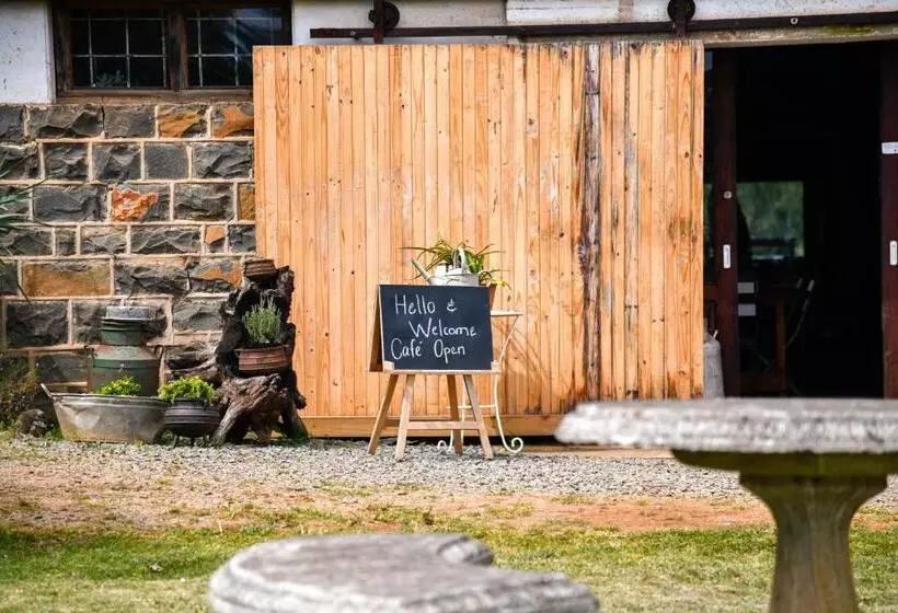 ホテル The Knoll Historic Guest Farm