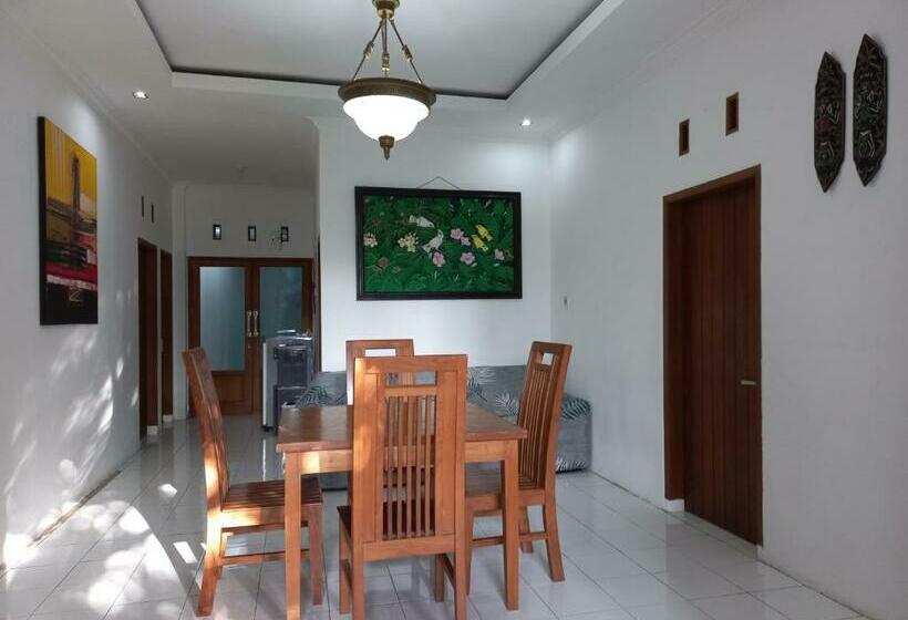 Pensionat Nusawiru Guest House