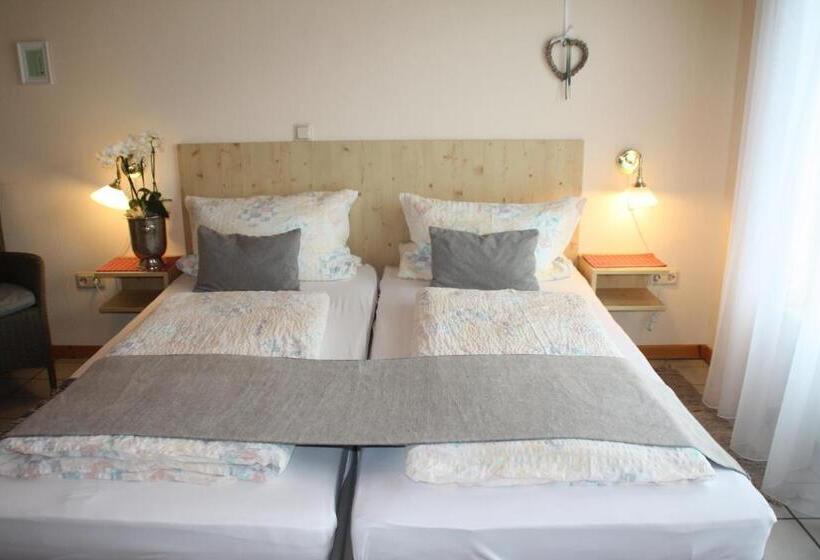 פנסיון Weingut Brennerei Gästehaus Emil Dauns