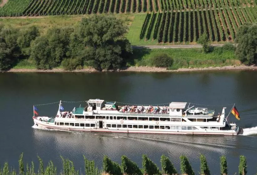 Majatalo Weingut Brennerei Gästehaus Emil Dauns