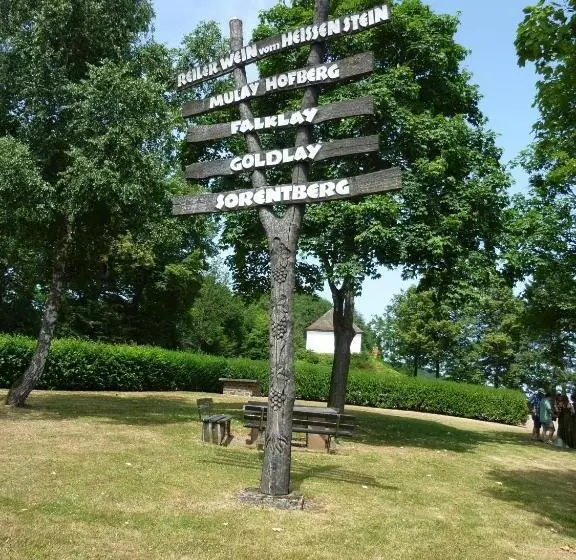 Majatalo Weingut Brennerei Gästehaus Emil Dauns