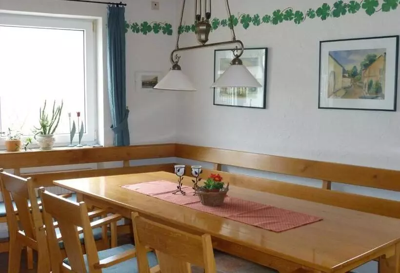 Majatalo Weingut Brennerei Gästehaus Emil Dauns