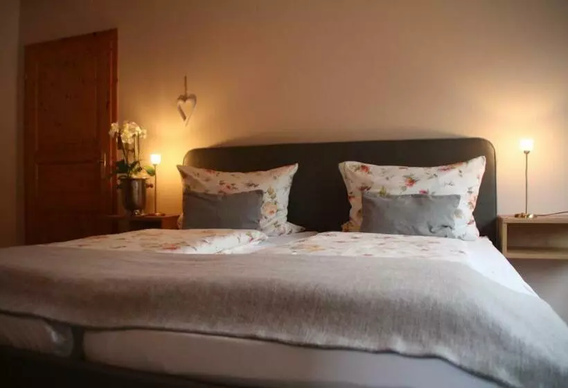 Majatalo Weingut Brennerei Gästehaus Emil Dauns