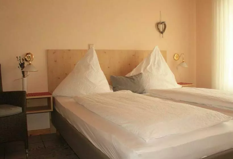 Majatalo Weingut Brennerei Gästehaus Emil Dauns