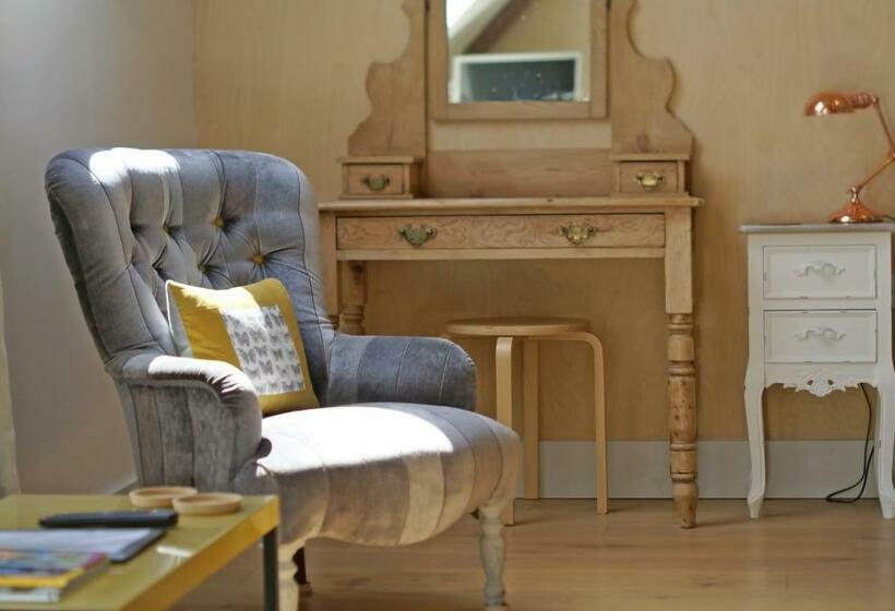 Westbury Cross House Bed & Breakfast