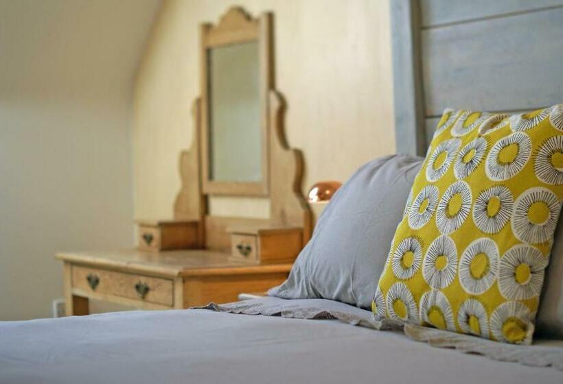 Westbury Cross House Bed & Breakfast