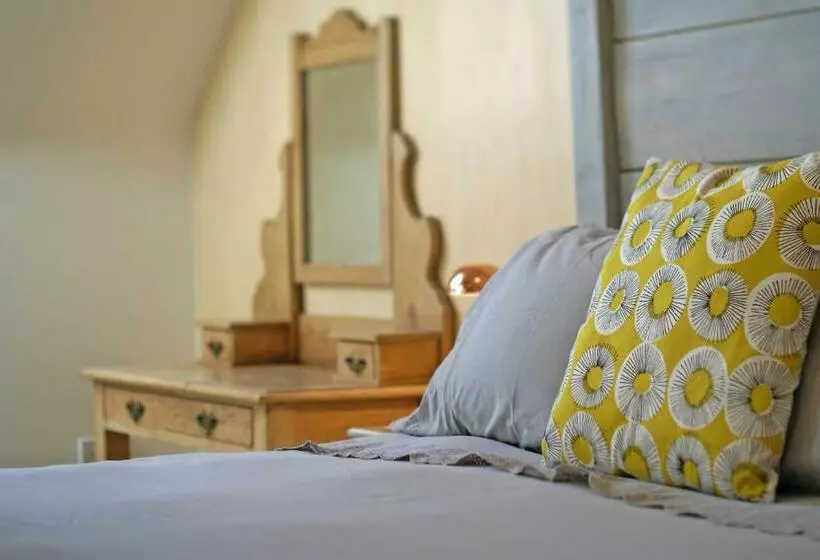 Westbury Cross House Bed & Breakfast