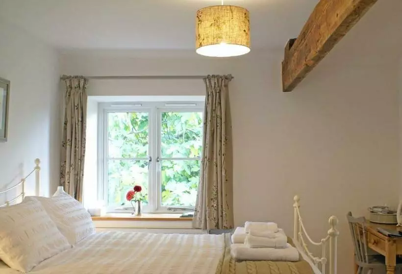 Westbury Cross House Bed & Breakfast