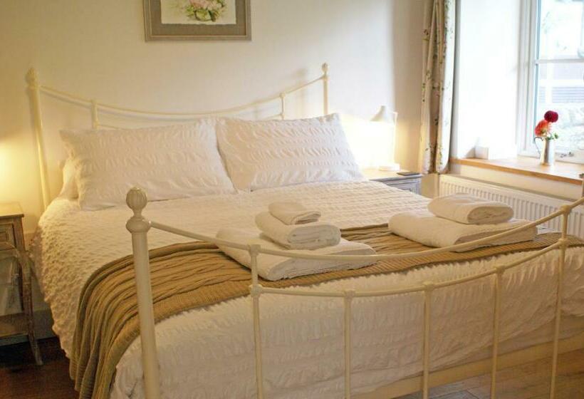 Westbury Cross House Bed & Breakfast