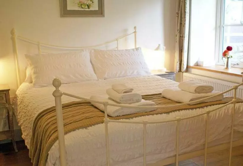 Westbury Cross House Bed & Breakfast