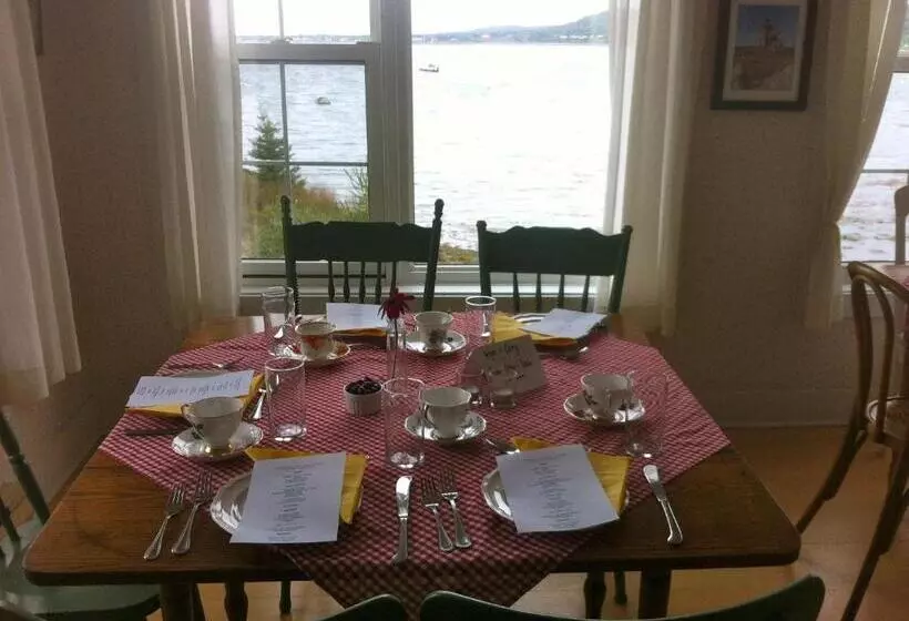 Retkeilymaja Compass Rose Heritage Inn