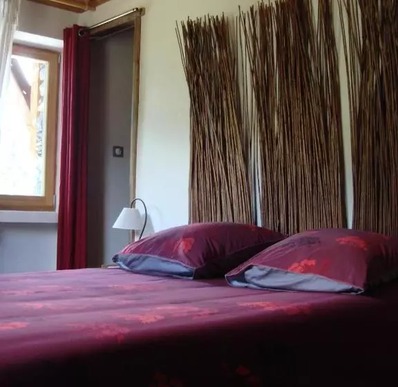 تختخواب و صبحانه Le Chalet De Thalie