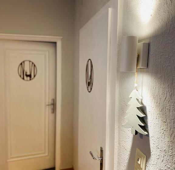 פנסיון Das Kleine Klee