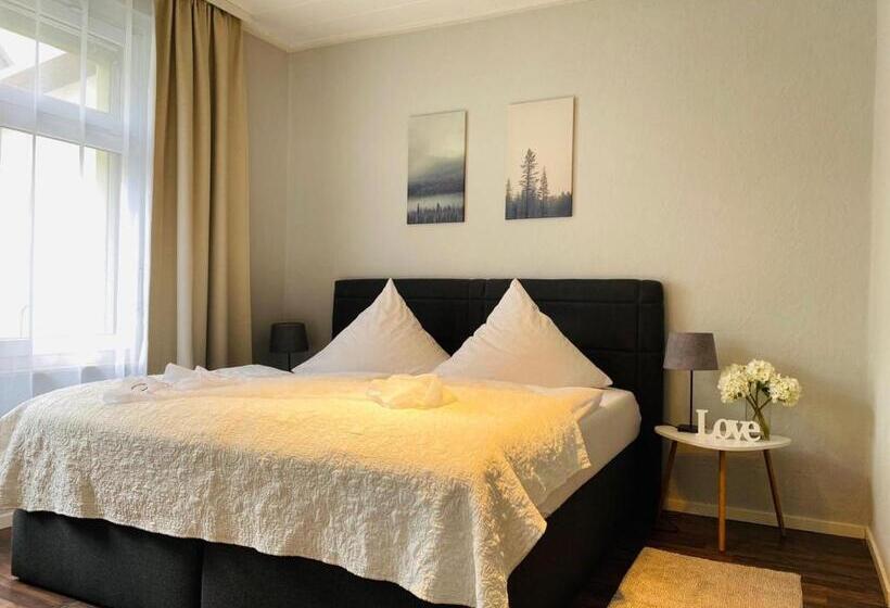 פנסיון Das Kleine Klee