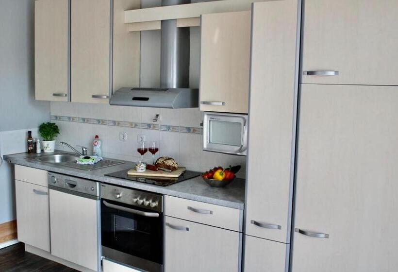 פנסיון Das Kleine Klee