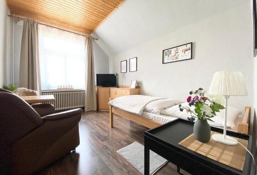 פנסיון Das Kleine Klee