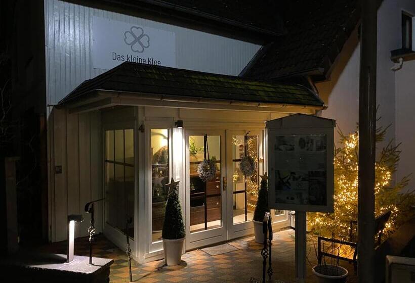 פנסיון Das Kleine Klee