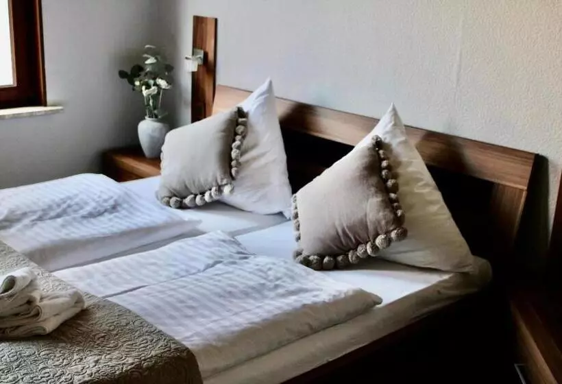 Majatalo Das Kleine Klee