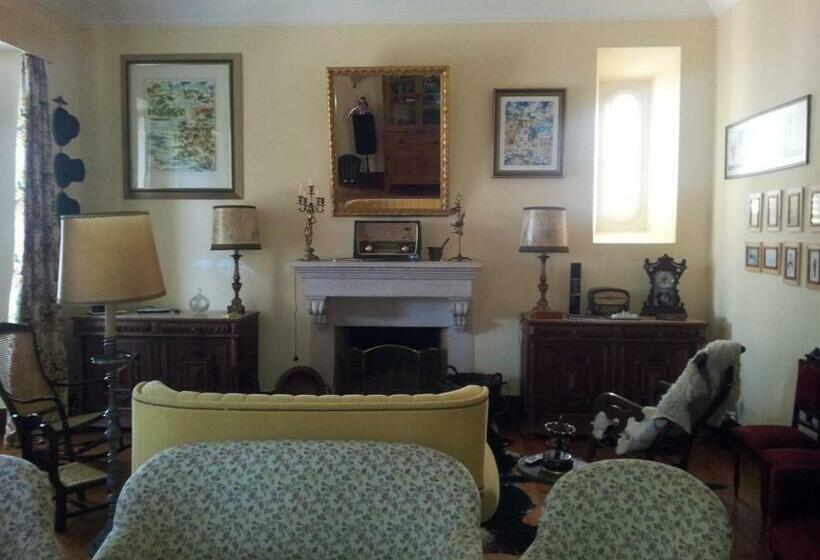 تختخواب و صبحانه Casa Da Tia Guida