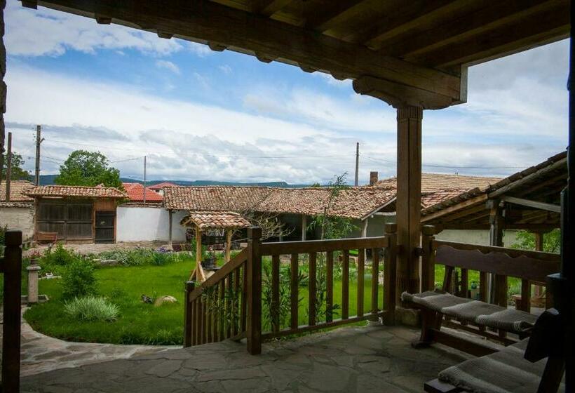 펜션 Mutafova Guest House