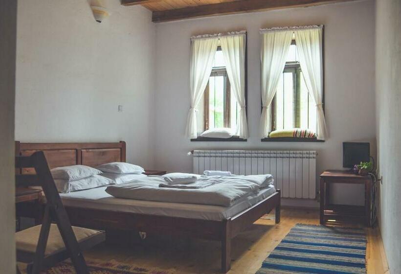 펜션 Mutafova Guest House