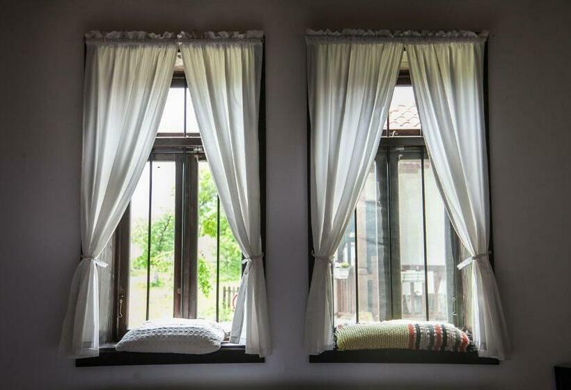 펜션 Mutafova Guest House