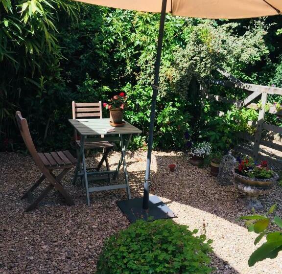 ベッドアンドブレックファースト Cherrybrook