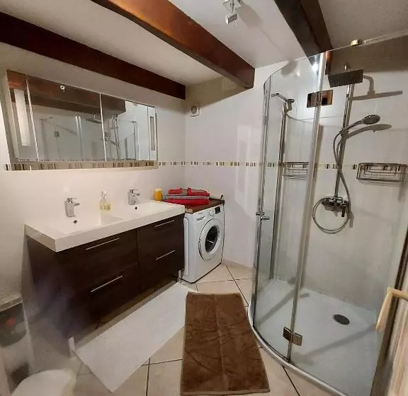 Aamiaismajoitus (B&B) La Grange De La Coste