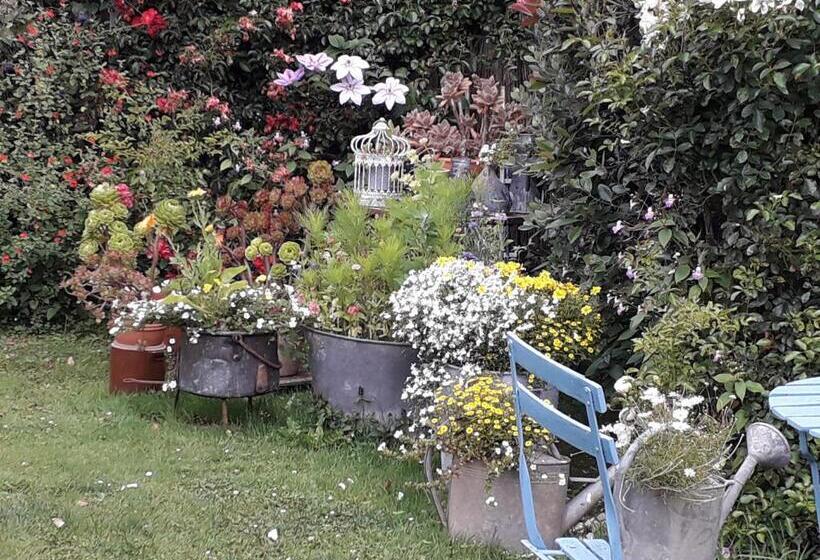 ベッドアンドブレックファースト Maison D Hôtes Les Vallées