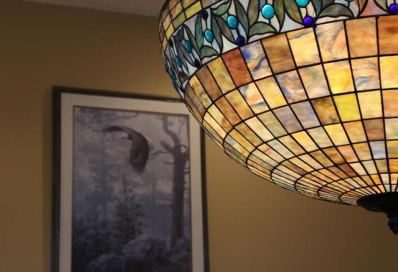 پانسیون Eaglenest Manor Cowichan